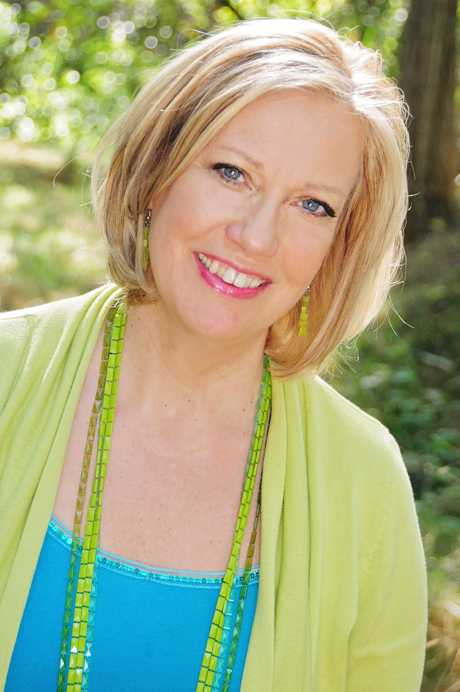 headshot of Author Laurie Zundel